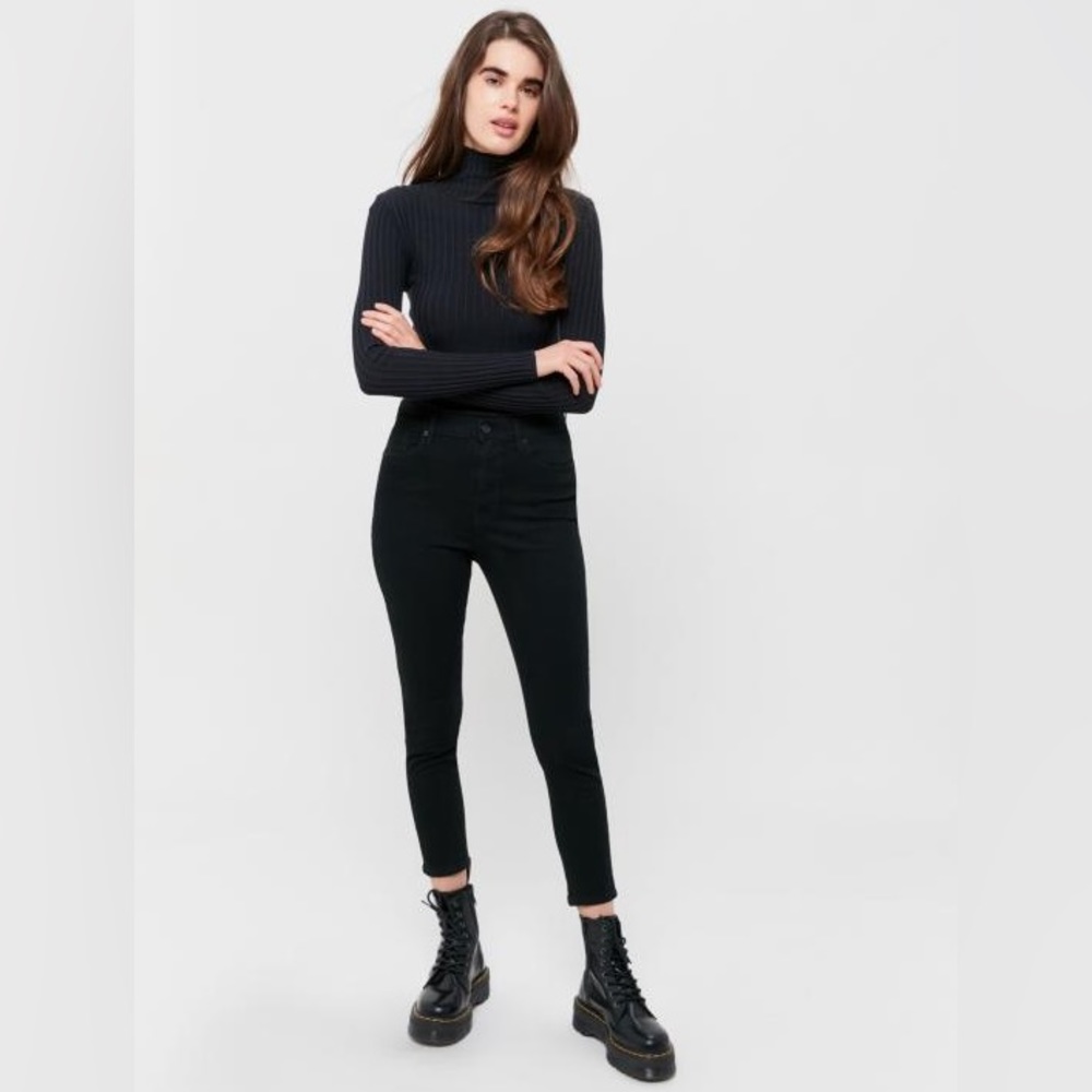 Urban Outfitters BDG Twig High Rise Cropped Jeans in
Black, NWT, size 29